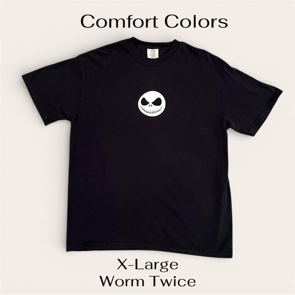 Black comfort colors t-shirt with Jack Skellyton vinyl head.